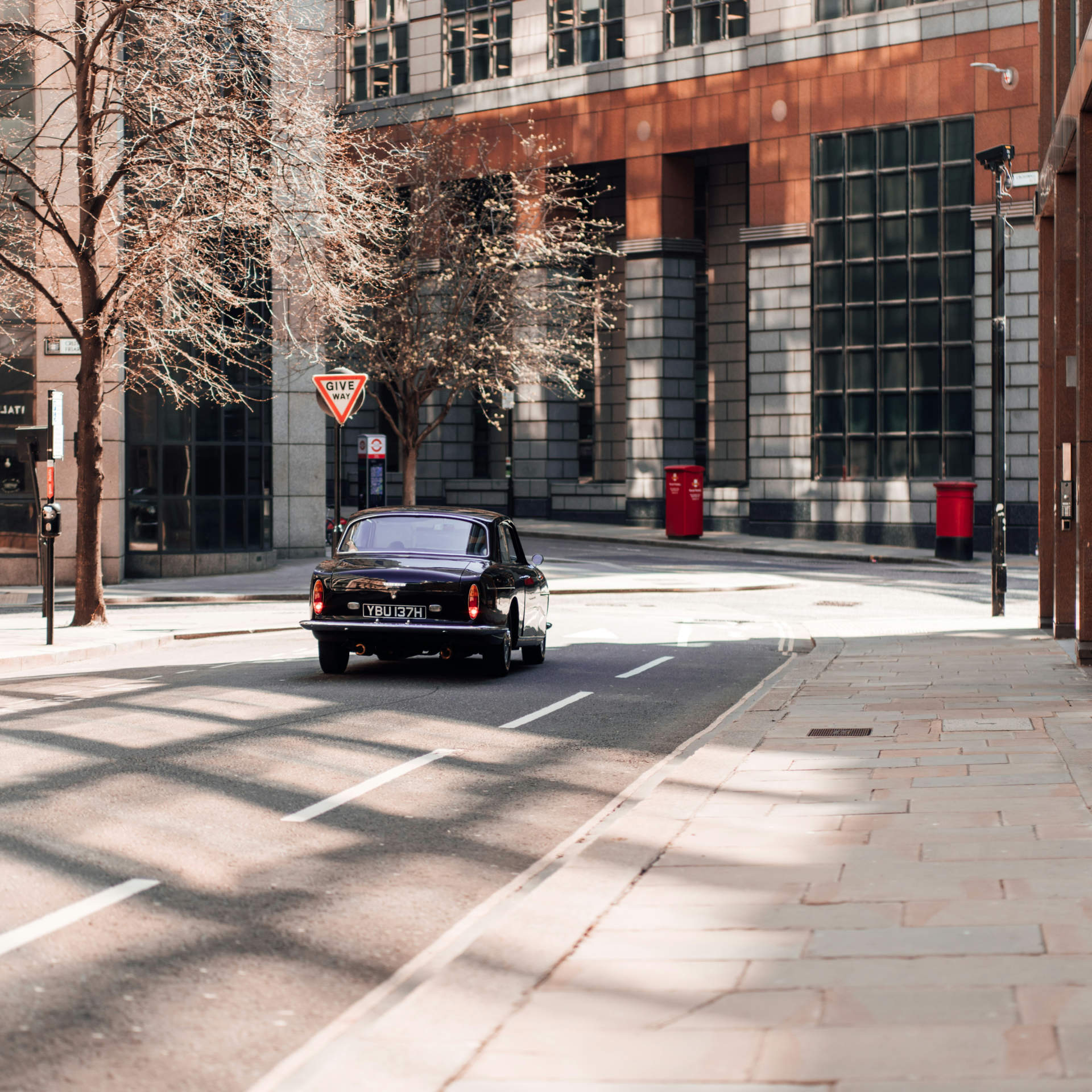 dan-senior-MTUcF5eFpDY-unsplash-small