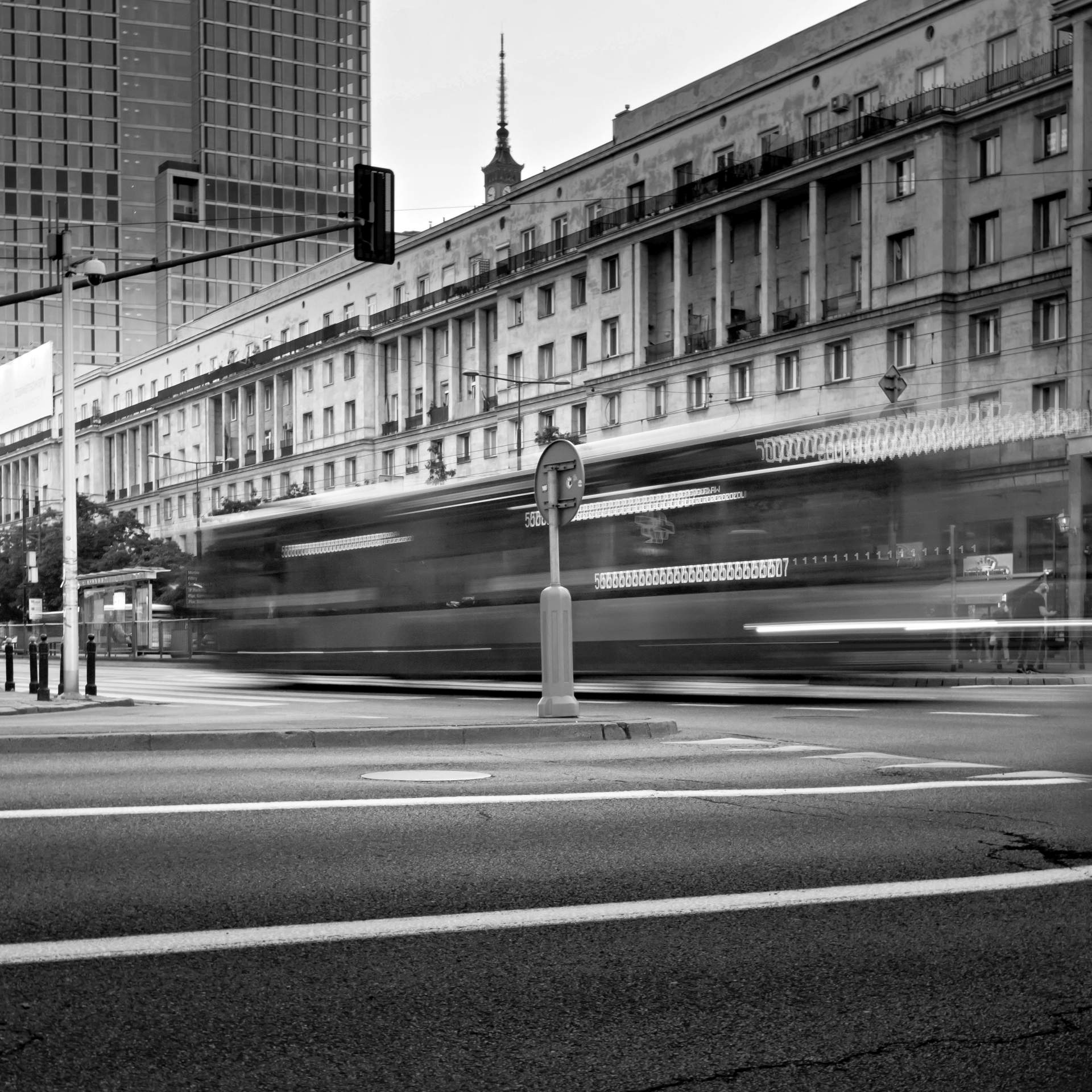 vadim-berg-IpIrFh6Tc2U-unsplash_streetpack_bw_b-small